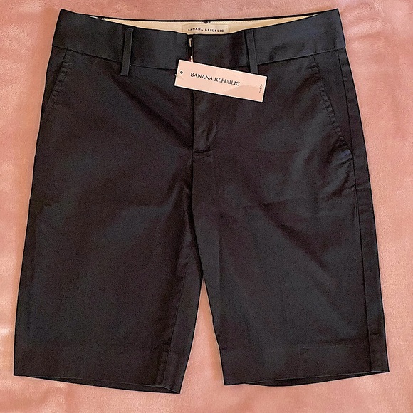 Banana Republic Pants - NWT Banana Republic Petite Bermuda shorts 💫